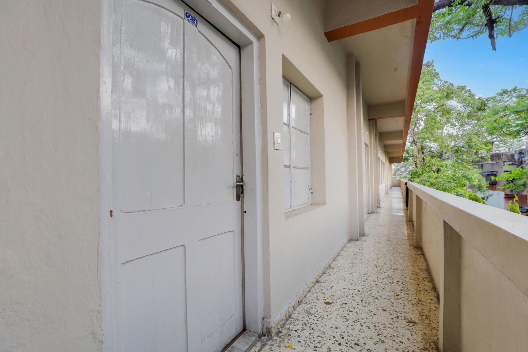 Hotel O Ellis Ahmedabad Extérieur photo