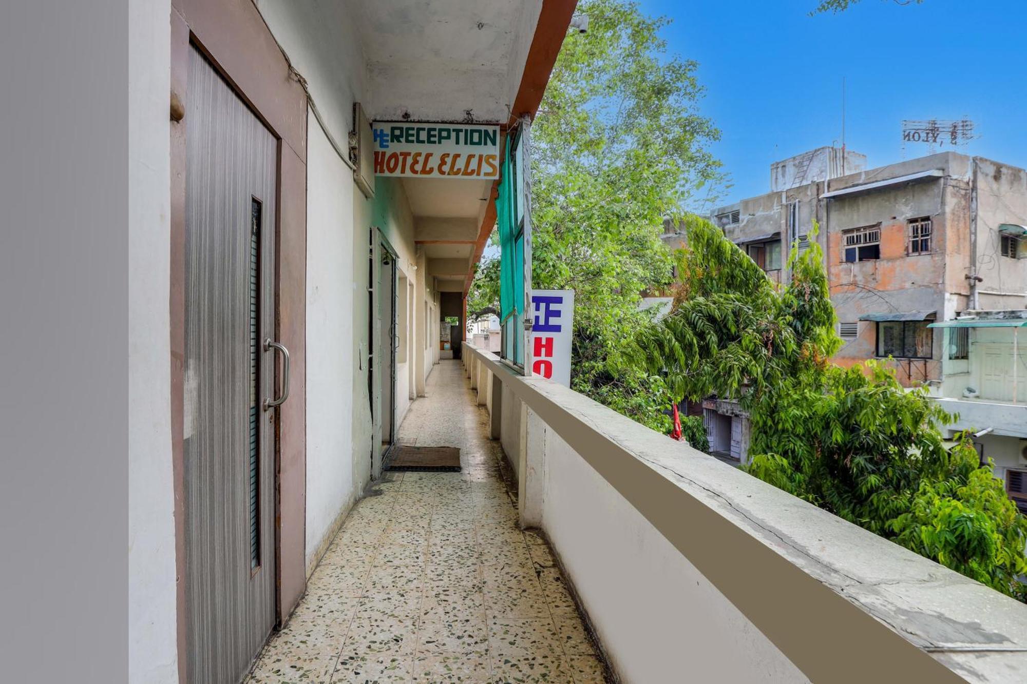 Hotel O Ellis Ahmedabad Extérieur photo
