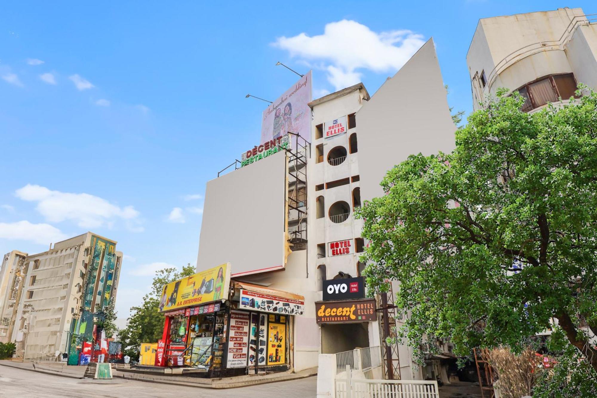 Hotel O Ellis Ahmedabad Extérieur photo