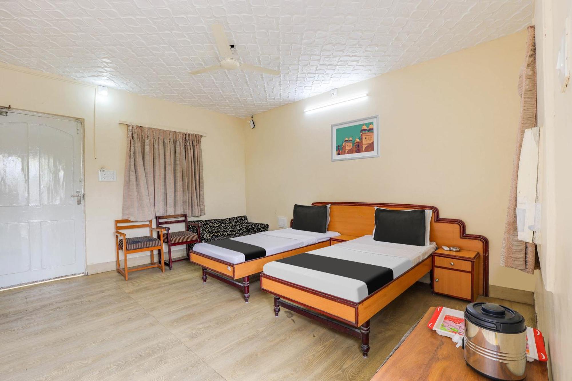 Hotel O Ellis Ahmedabad Extérieur photo