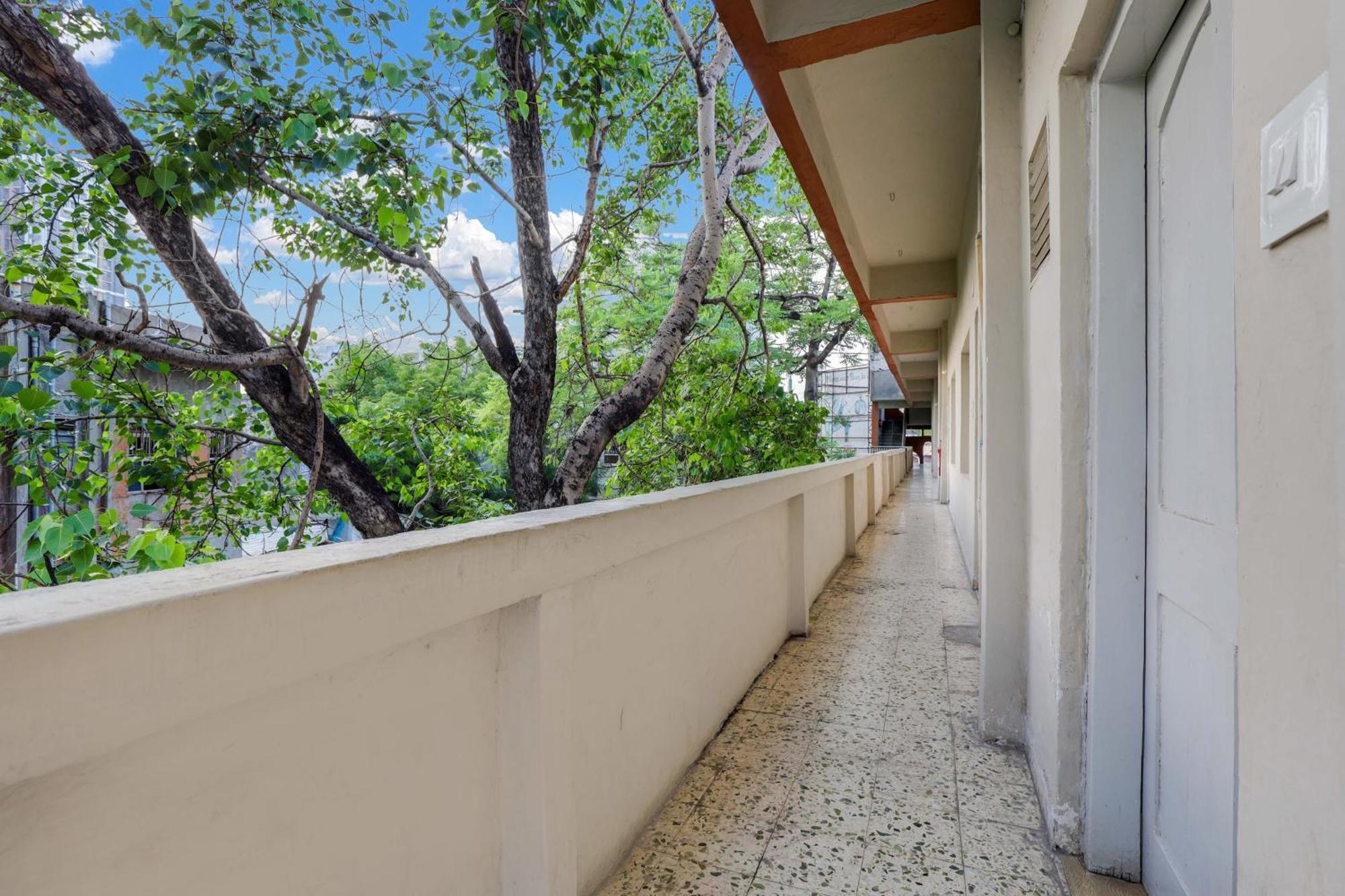 Hotel O Ellis Ahmedabad Extérieur photo