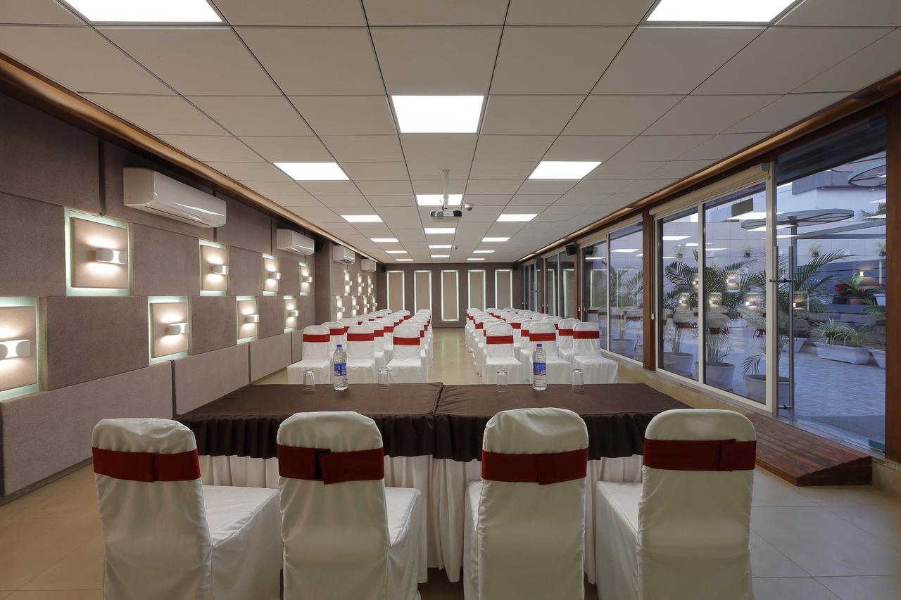 Hotel O Ellis Ahmedabad Extérieur photo