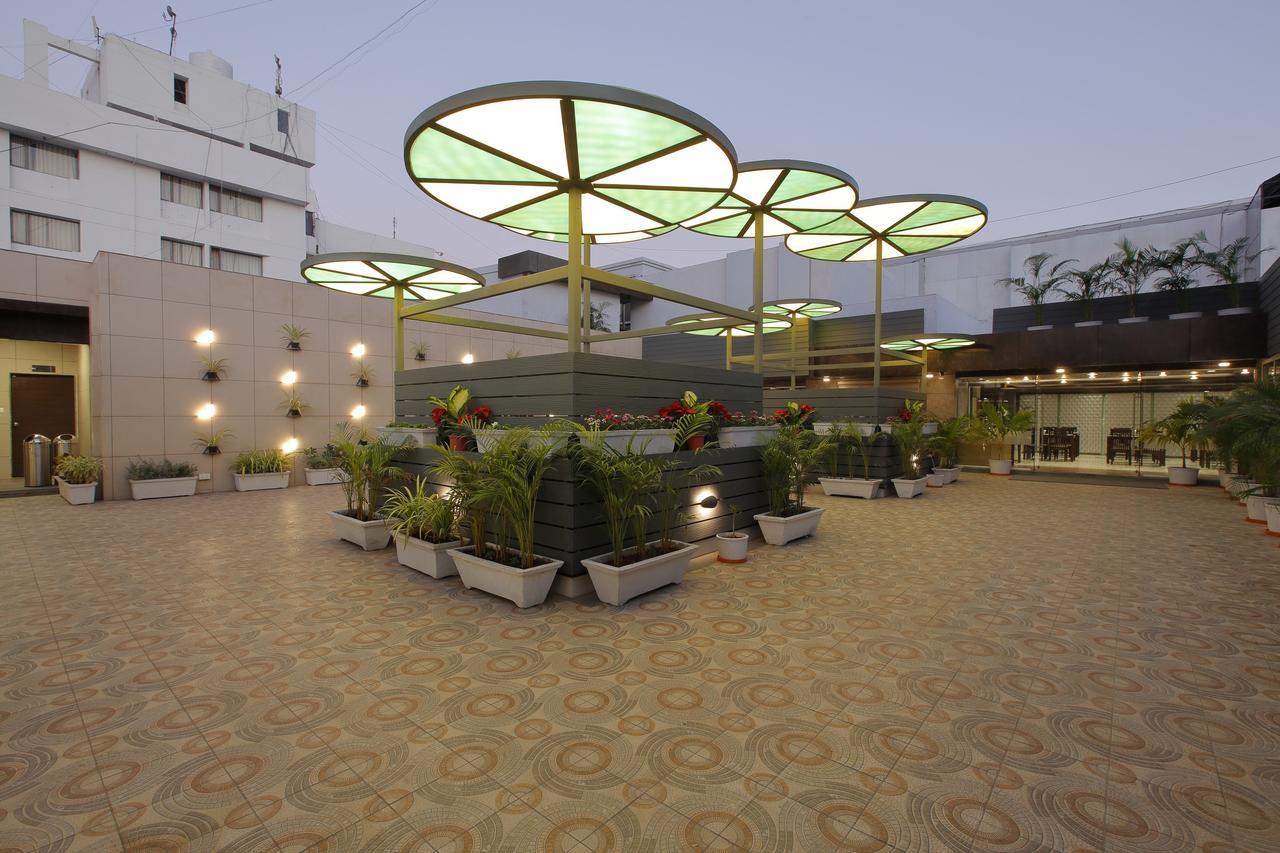 Hotel O Ellis Ahmedabad Extérieur photo