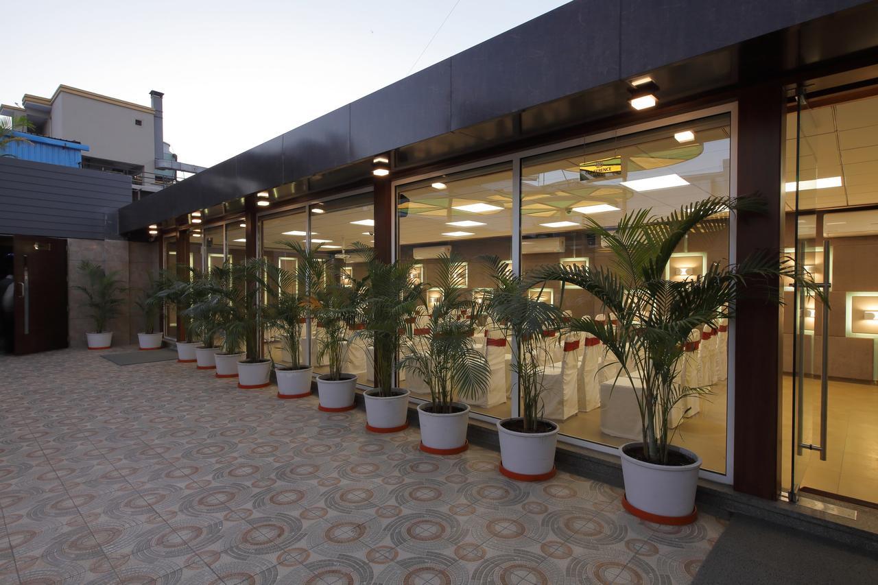 Hotel O Ellis Ahmedabad Extérieur photo