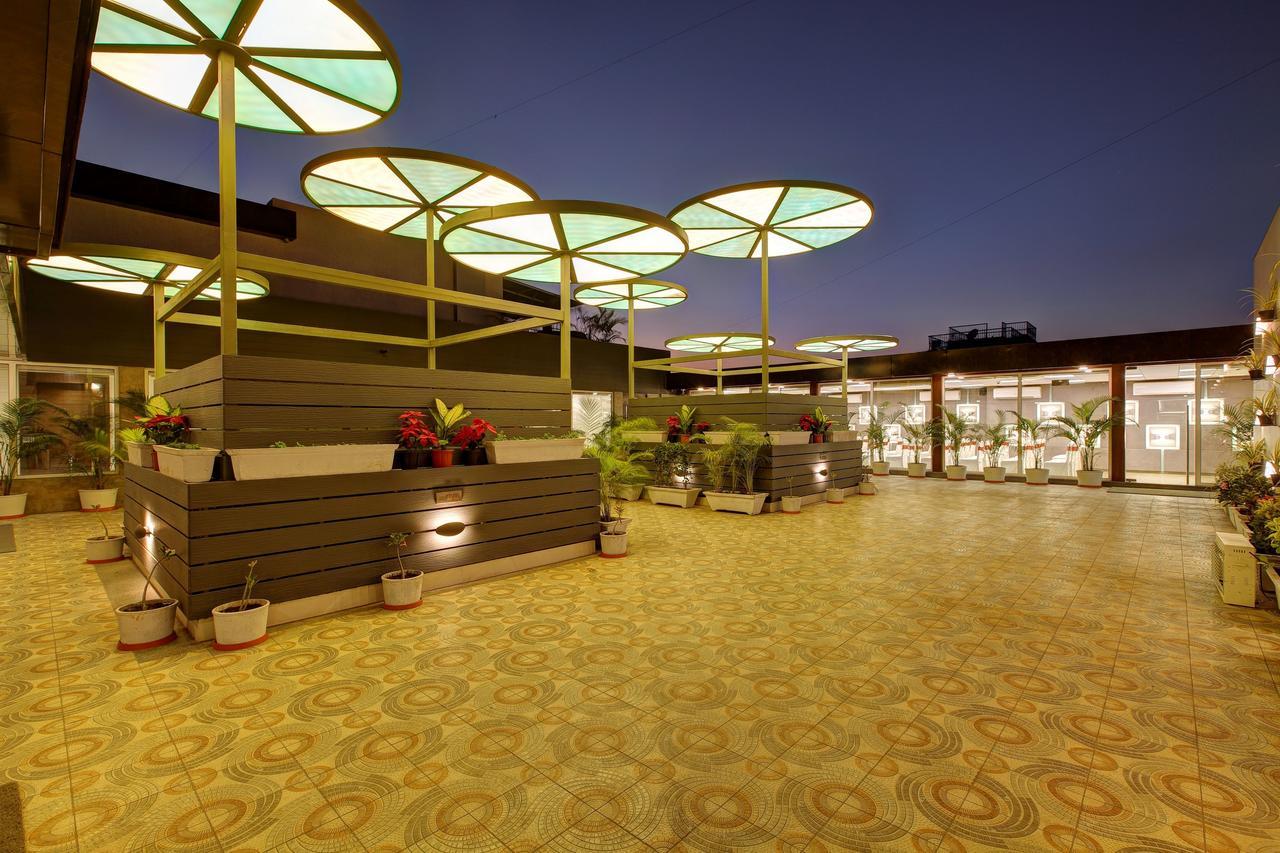 Hotel O Ellis Ahmedabad Extérieur photo