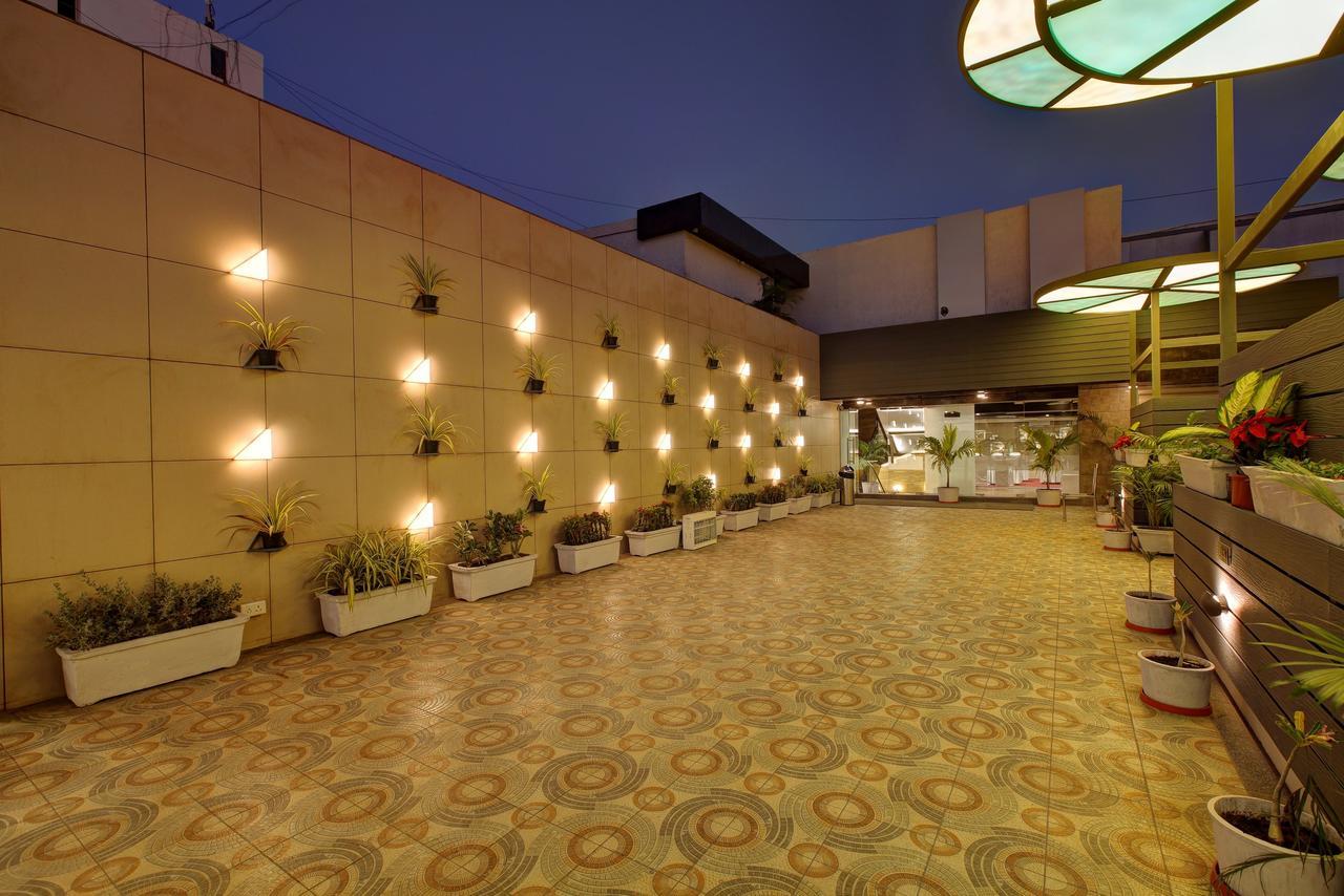 Hotel O Ellis Ahmedabad Extérieur photo