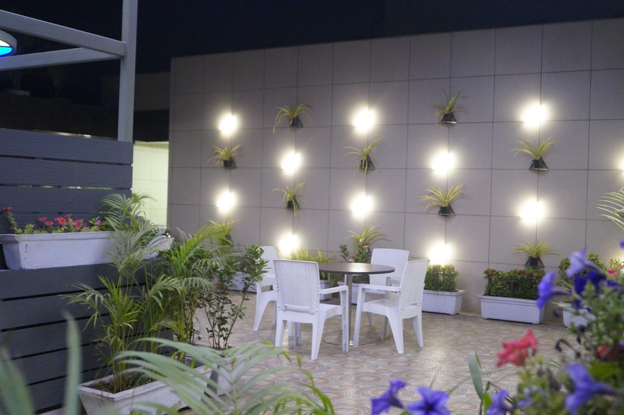 Hotel O Ellis Ahmedabad Extérieur photo