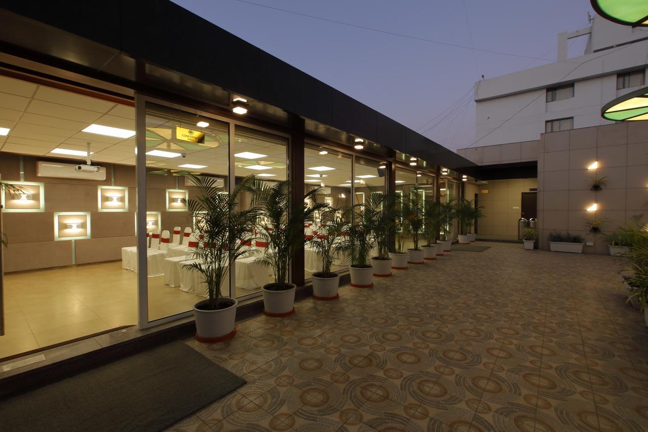 Hotel O Ellis Ahmedabad Extérieur photo