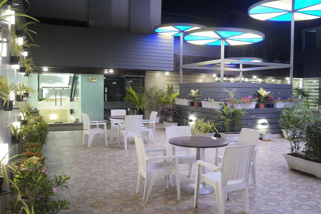 Hotel O Ellis Ahmedabad Extérieur photo